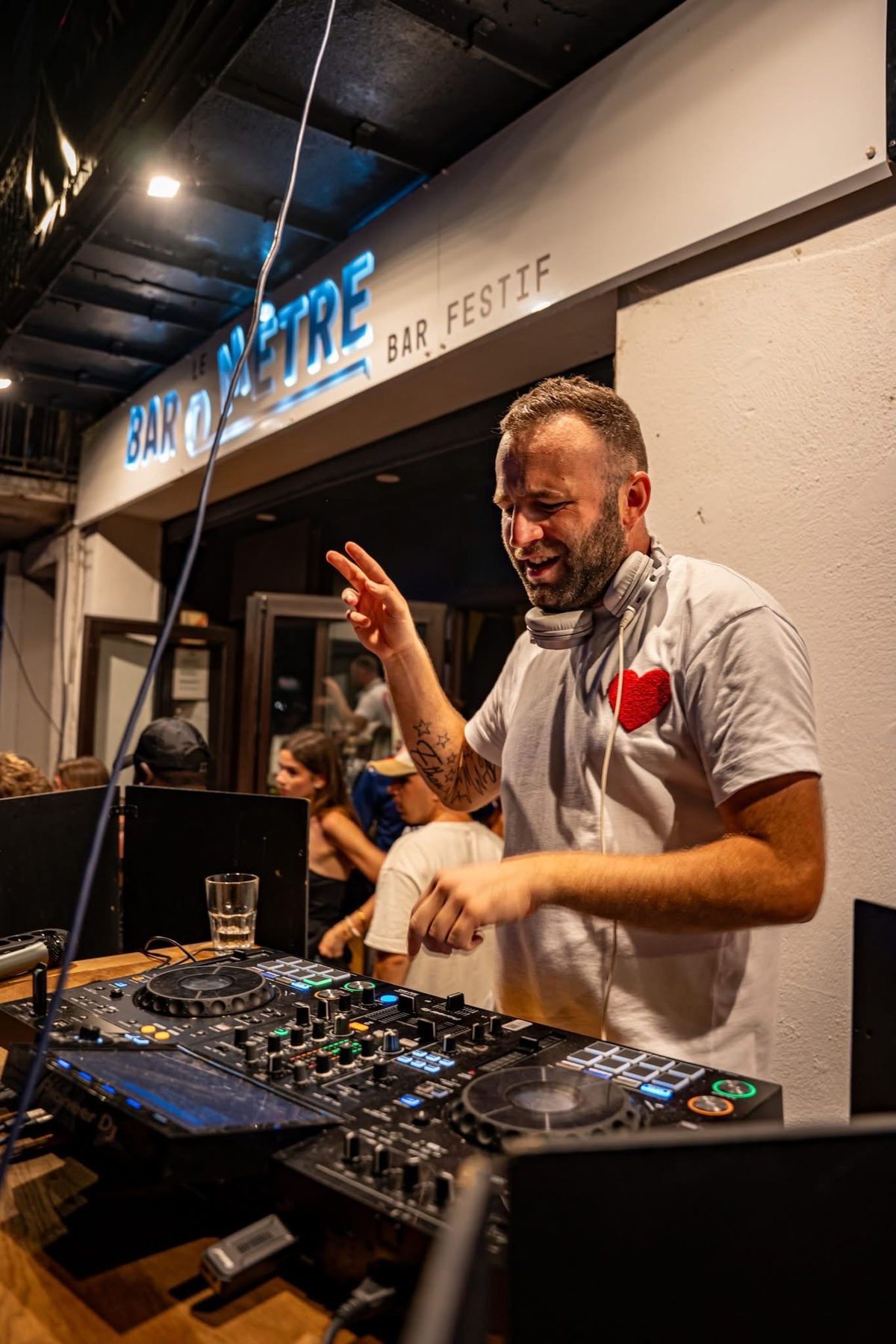 JeremieV aux platines au Baromètre à Agen
